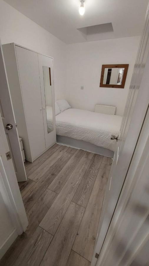 لندن Double En-Suite Room Available In 3 Bed Apt المظهر الخارجي الصورة