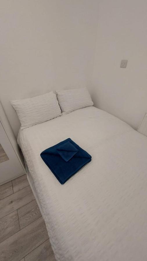 لندن Double En-Suite Room Available In 3 Bed Apt المظهر الخارجي الصورة